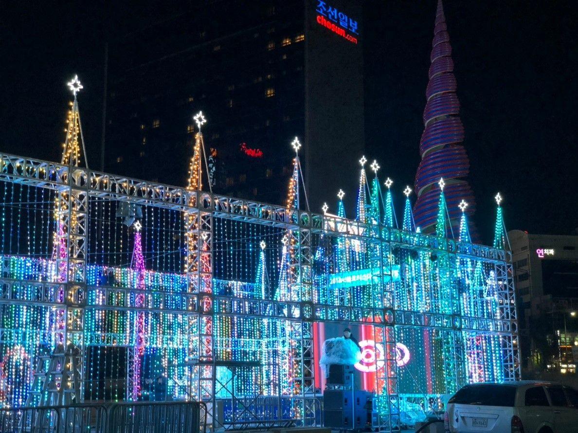 2025, christmas, lights, festival, beautiful, romantic, holiday, happy new year, 2025, lanterns, angels, heart, stream, cheonggyecheon, seoul, korea, jonggak